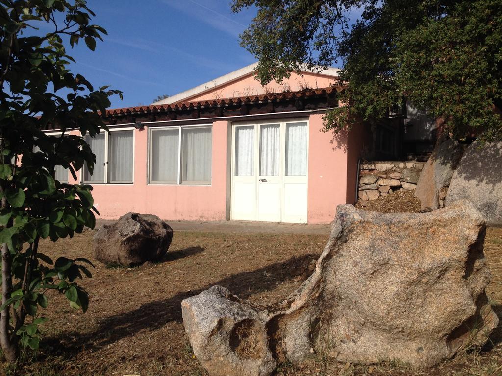 Agriturismo Monte Pino Telti Eksteriør bilde